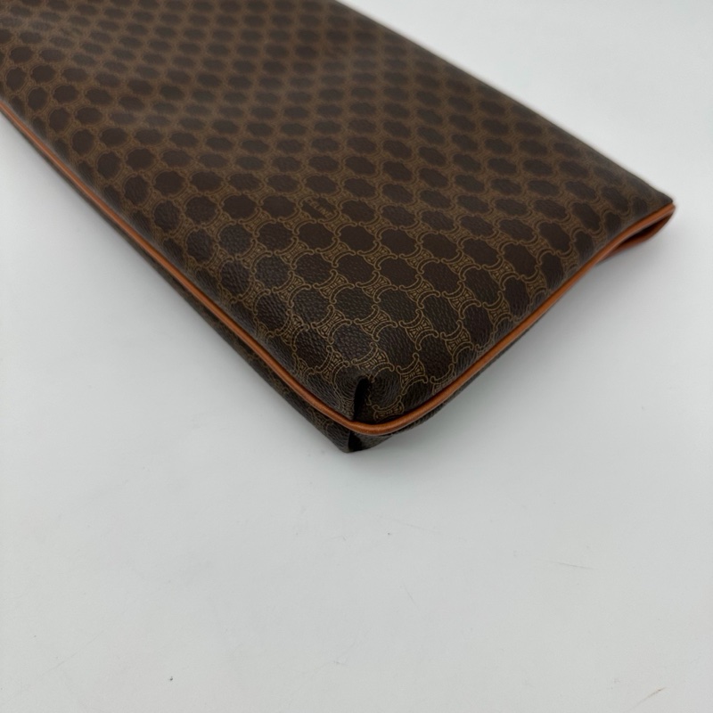 「JL精品代購」 9新 celine老花棕色手拿包-10