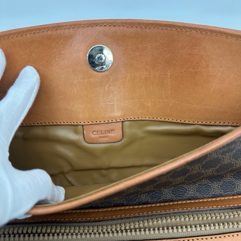 「JL精品代購」 9新 celine老花棕色手拿包-14