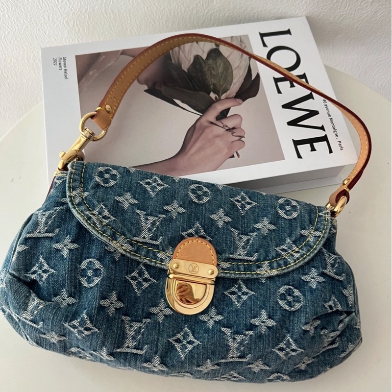 「JL精品代購」 9新 LV 牛仔元寶肩背包-0