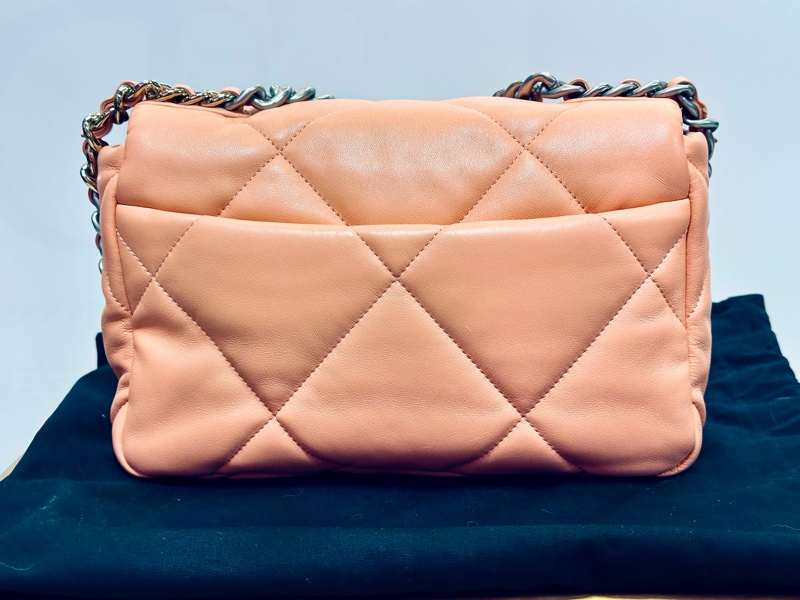 CHANEL 成色基本全新 粉金19bag小號肩背斜背包26*16*7.5 配件塵袋-1