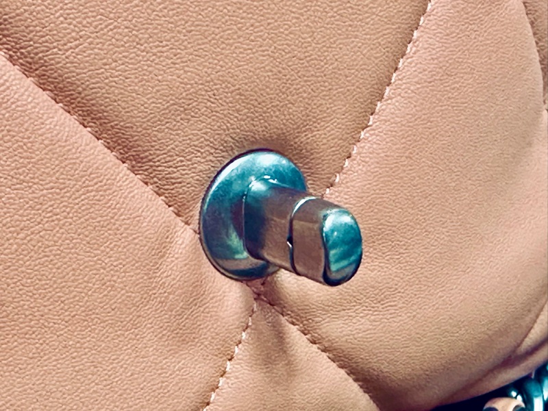 CHANEL 成色基本全新 粉金19bag小號肩背斜背包26*16*7.5 配件塵袋-19