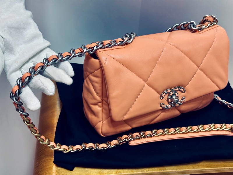 CHANEL 成色基本全新 粉金19bag小號肩背斜背包26*16*7.5 配件塵袋-23
