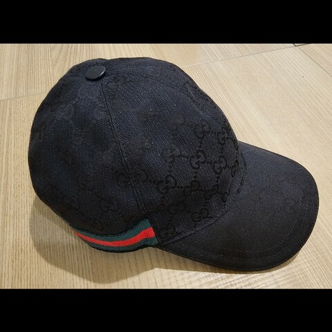 新品 Gucci 經典款黑色GG布

GUCCI GG帆布織帶黑花棒球帽
 M碼