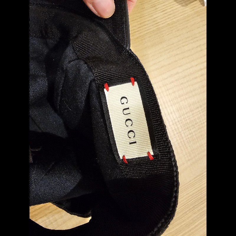 新品 Gucci 經典款黑色GG布

GUCCI GG帆布織帶黑花棒球帽
 M碼-5