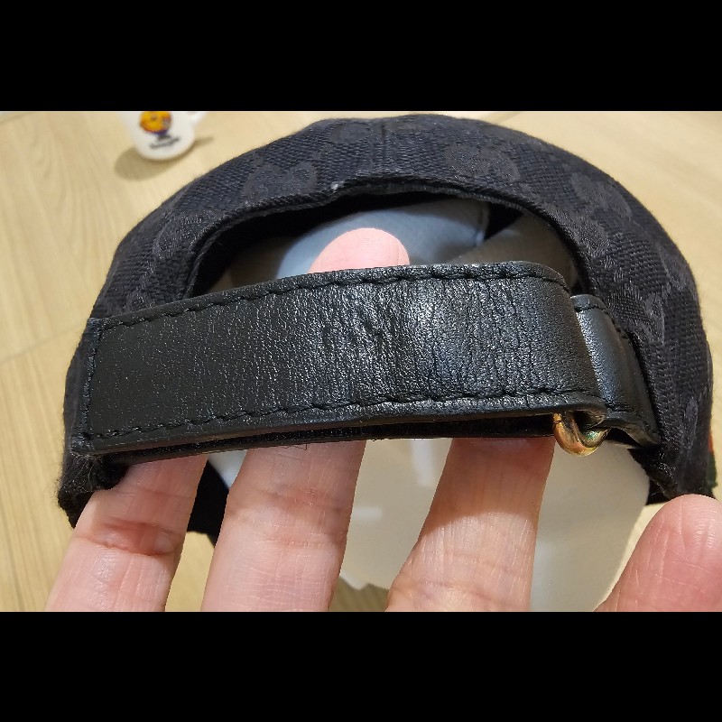 新品 Gucci 經典款黑色GG布

GUCCI GG帆布織帶黑花棒球帽
 M碼-11