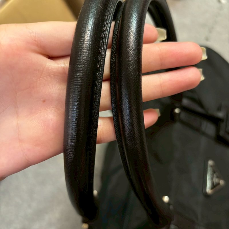 Prada尼龍旅行袋-4