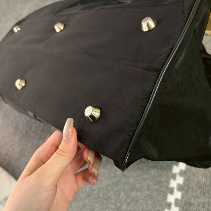 Prada尼龍旅行袋-12