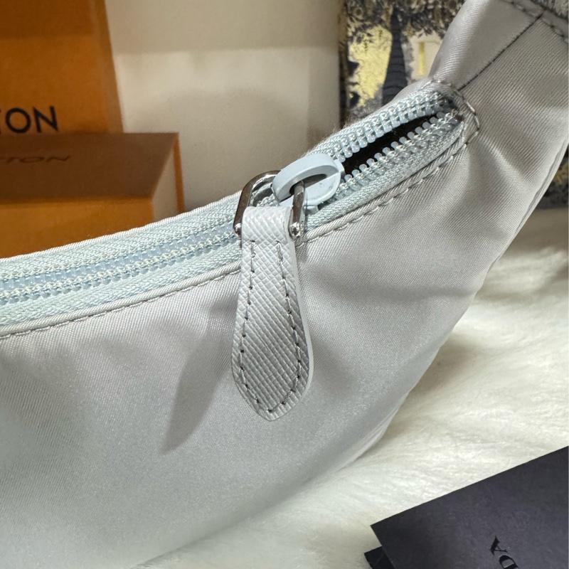 Prada hobo 腋下包-5