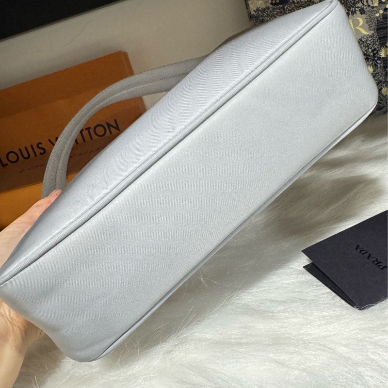 Prada hobo 腋下包-6