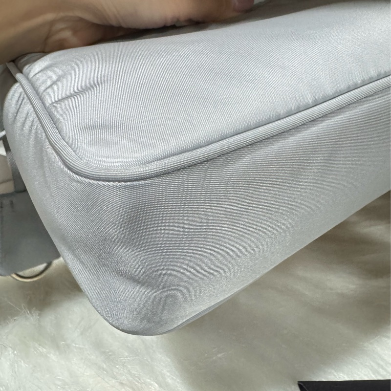 Prada hobo 腋下包-11