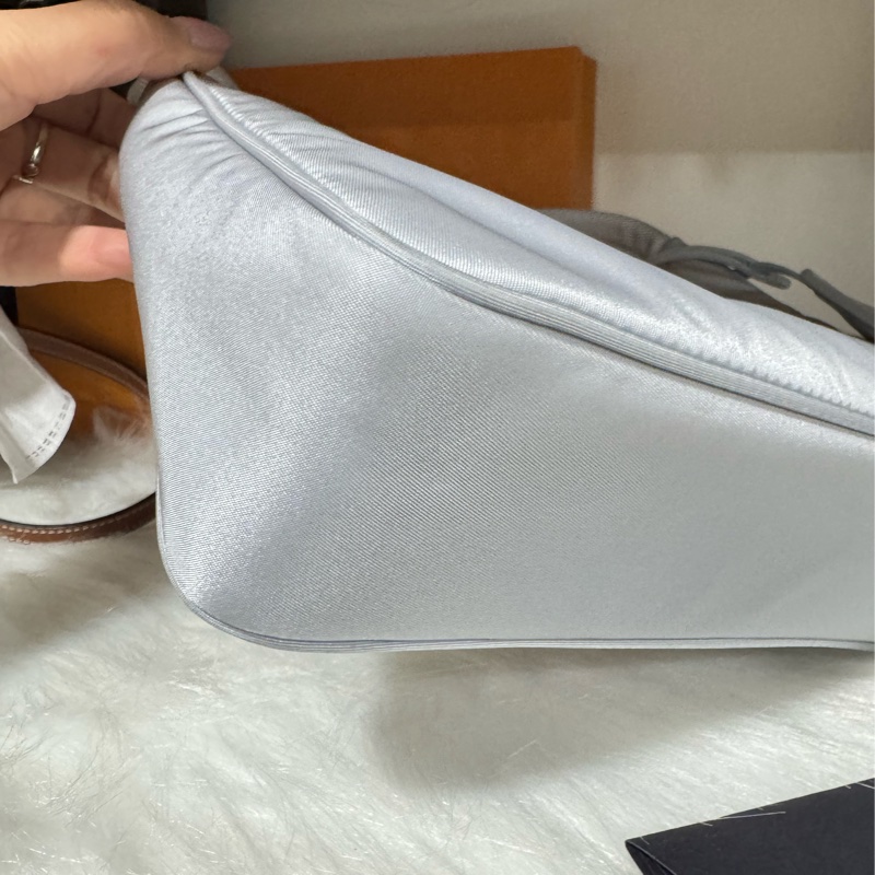 Prada hobo 腋下包-14