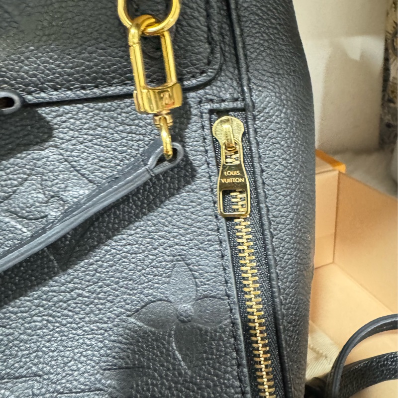 lv tiny 全皮壓紋小書包-9