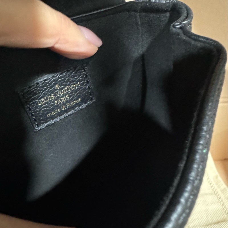 lv tiny 全皮壓紋小書包-11