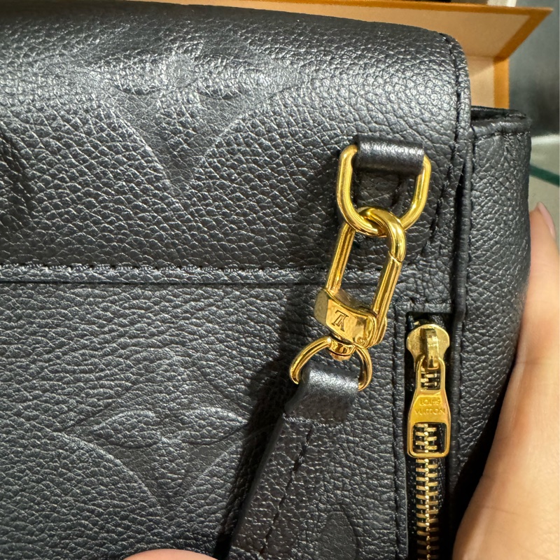 lv tiny 全皮壓紋小書包-18