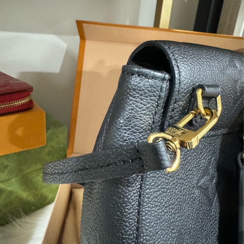 lv tiny 全皮壓紋小書包-20