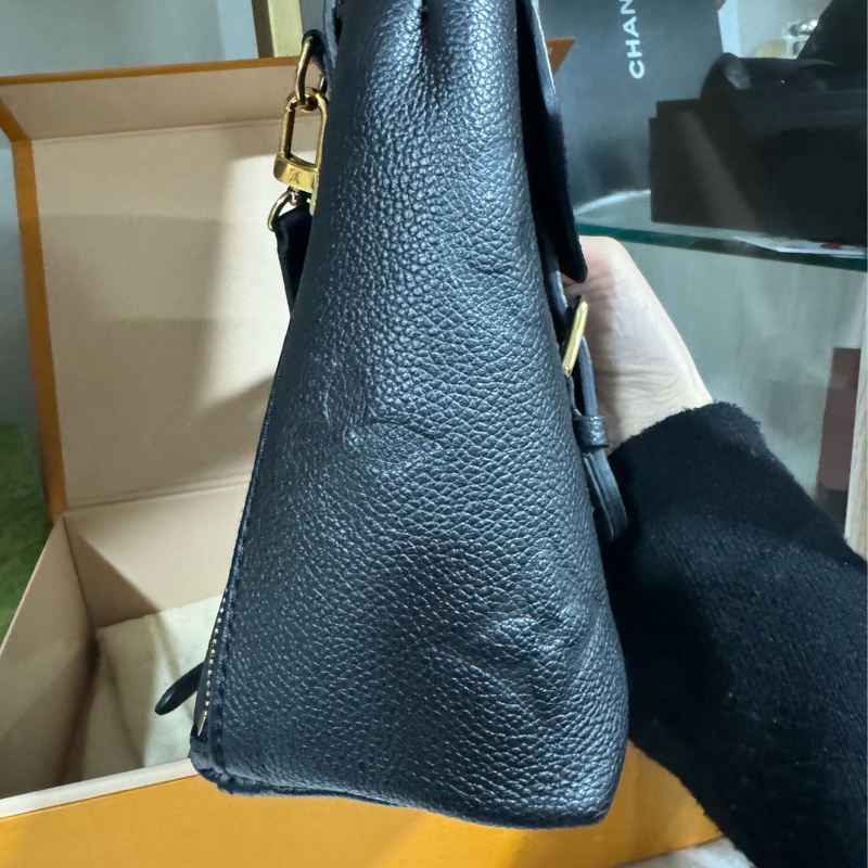 lv tiny 全皮壓紋小書包-24