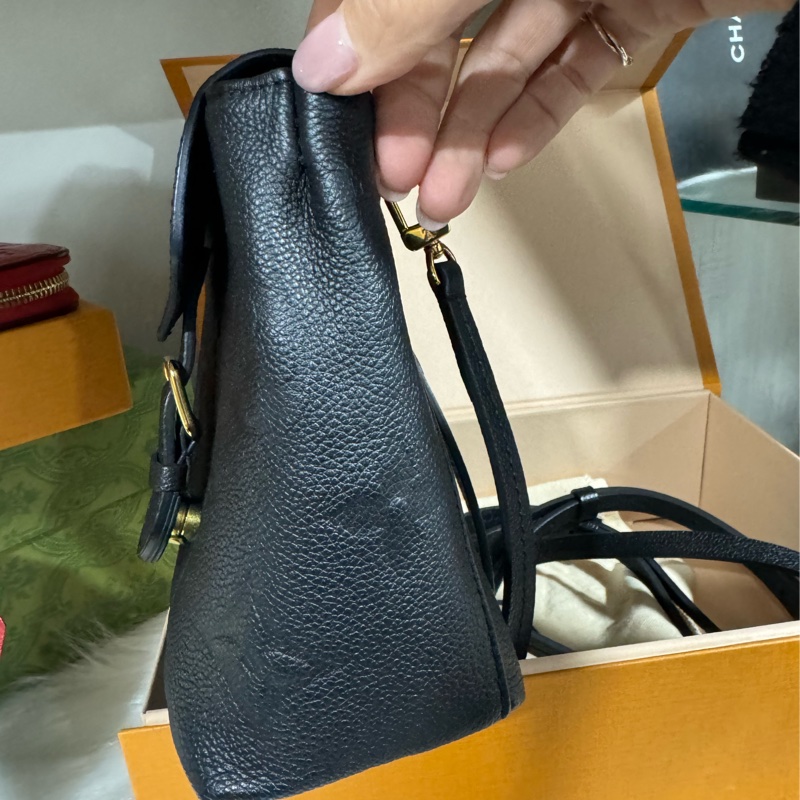 lv tiny 全皮壓紋小書包-25