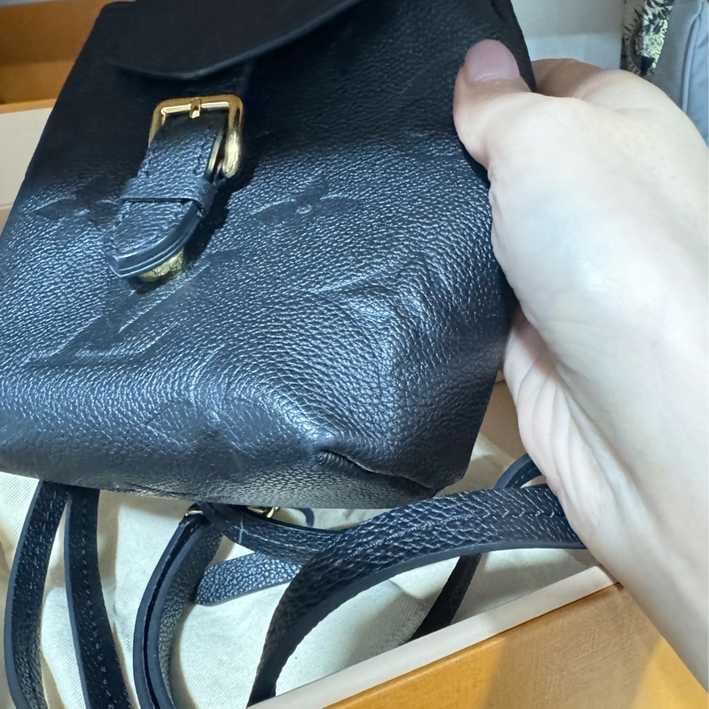 lv tiny 全皮壓紋小書包-28