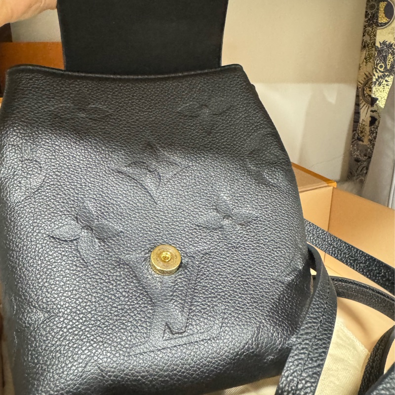 lv tiny 全皮壓紋小書包-31