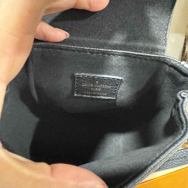 lv tiny 全皮壓紋小書包-32