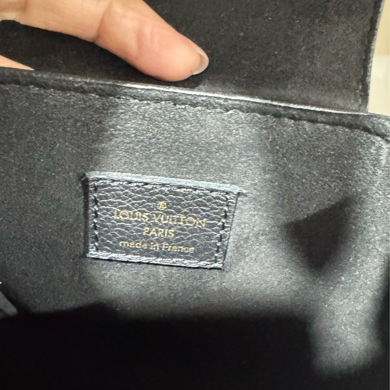 lv tiny 全皮壓紋小書包-33