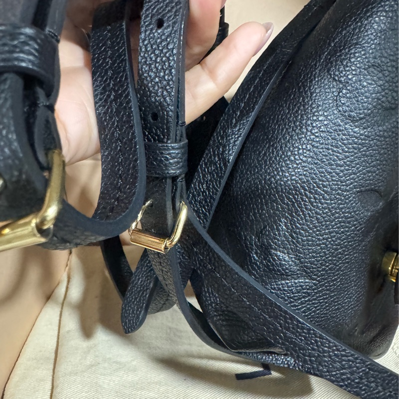 lv tiny 全皮壓紋小書包-35