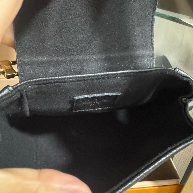 lv tiny 全皮壓紋小書包-37