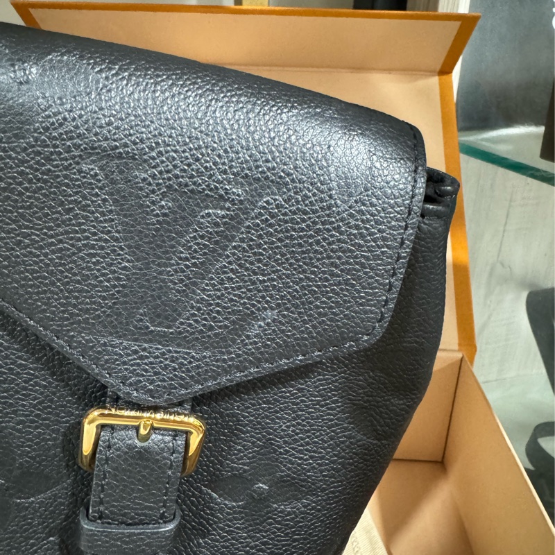 lv tiny 全皮壓紋小書包-38