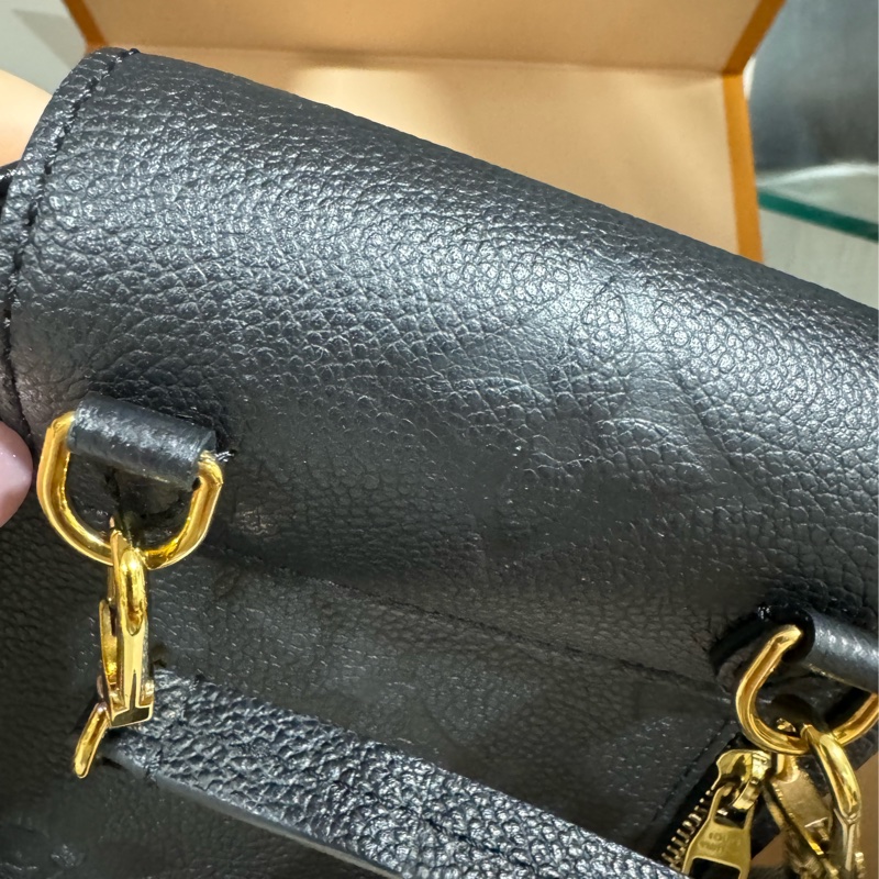 lv tiny 全皮壓紋小書包-39