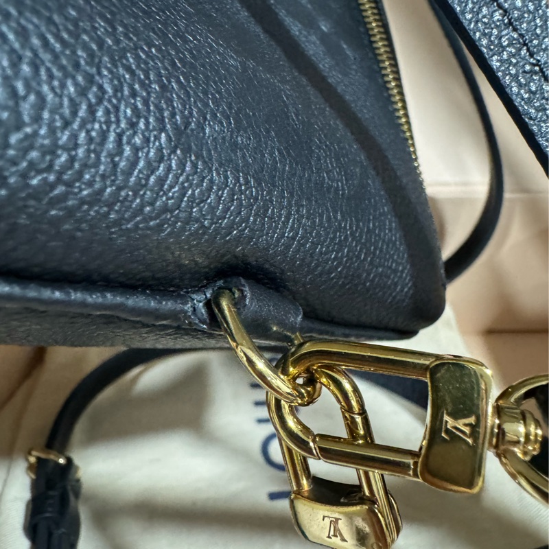 lv tiny 全皮壓紋小書包-41