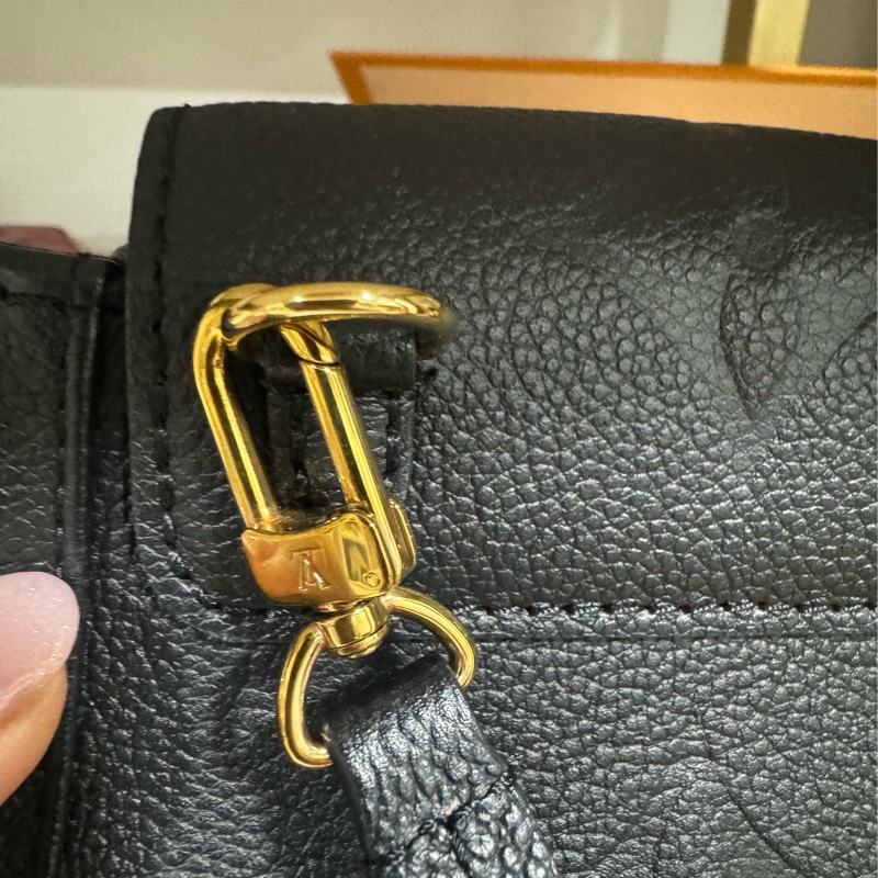 lv tiny 全皮壓紋小書包-43