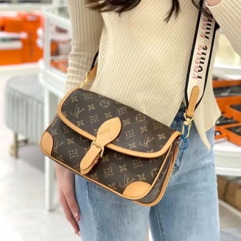 一包難求🔥99新🆕Lv路易威登老花Diane黑背帶法棍包單肩斜挎包-2