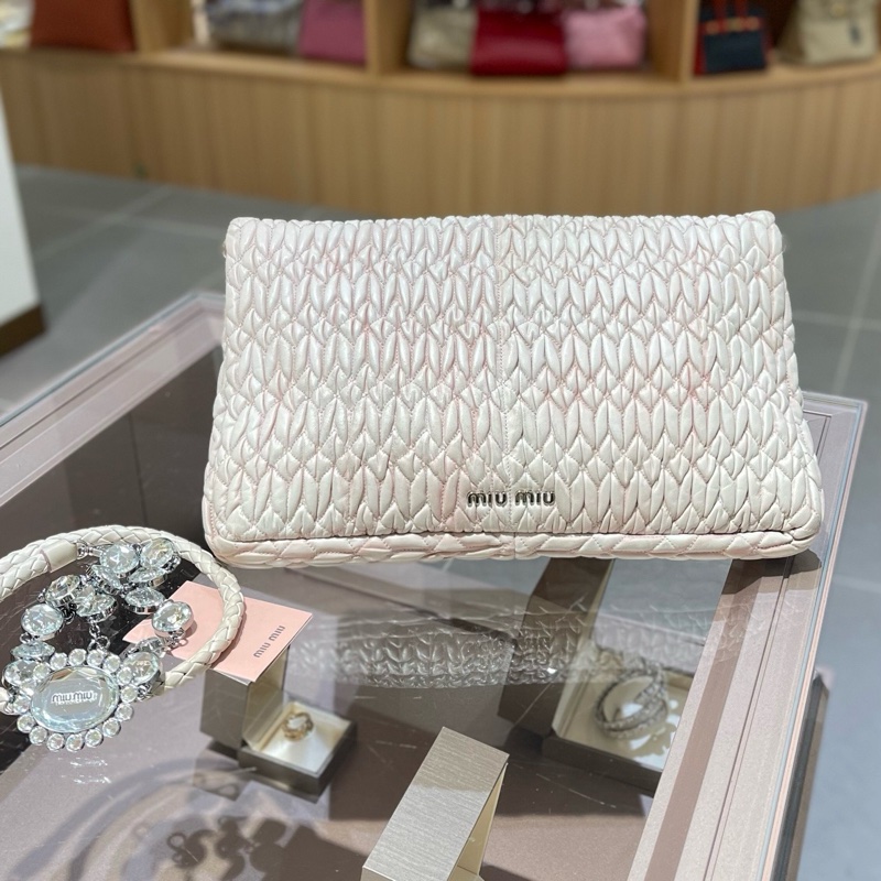 miumiu藕粉色水钻包中号-2