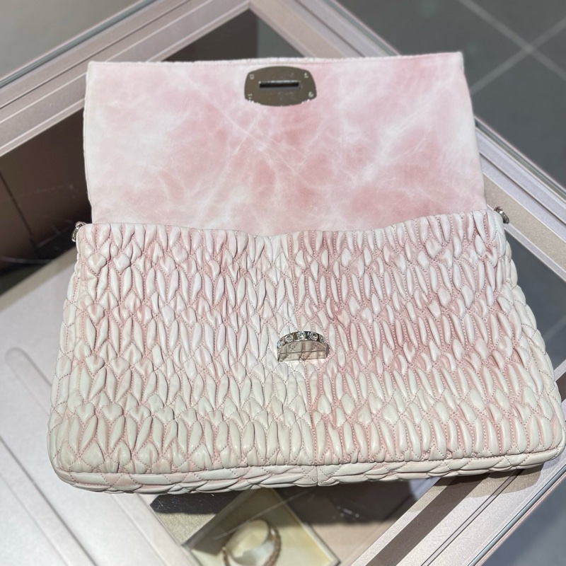 miumiu藕粉色水钻包中号-6