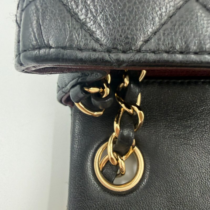 CHANEL - CHANEL黑色金釦菱格羊皮方胖╻ 17cm-19