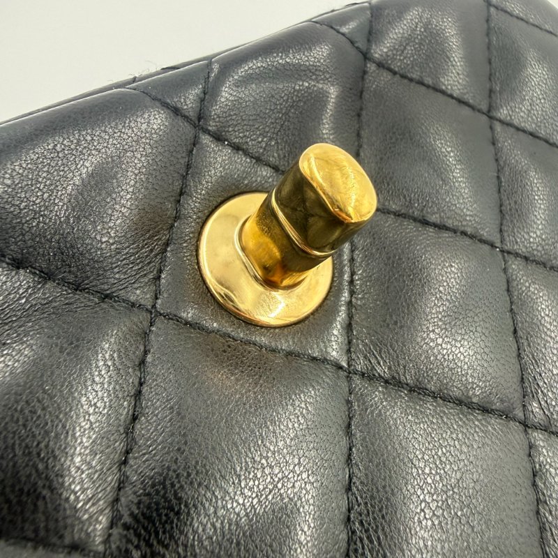 CHANEL - CHANEL黑色金釦菱格羊皮方胖╻ 17cm-21