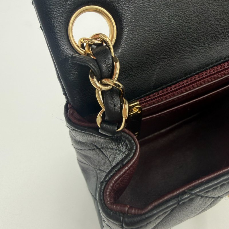CHANEL - CHANEL黑色金釦菱格羊皮方胖╻ 17cm-22