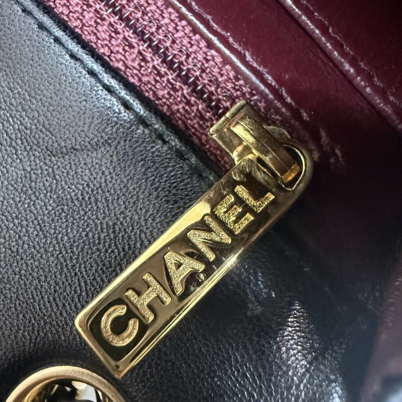 CHANEL - CHANEL黑色金釦菱格羊皮方胖╻ 17cm-26
