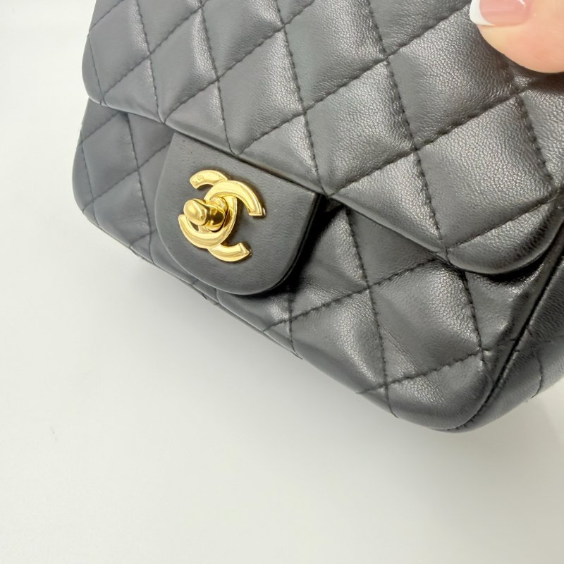 CHANEL - CHANEL黑色金釦菱格羊皮方胖╻ 17cm-28