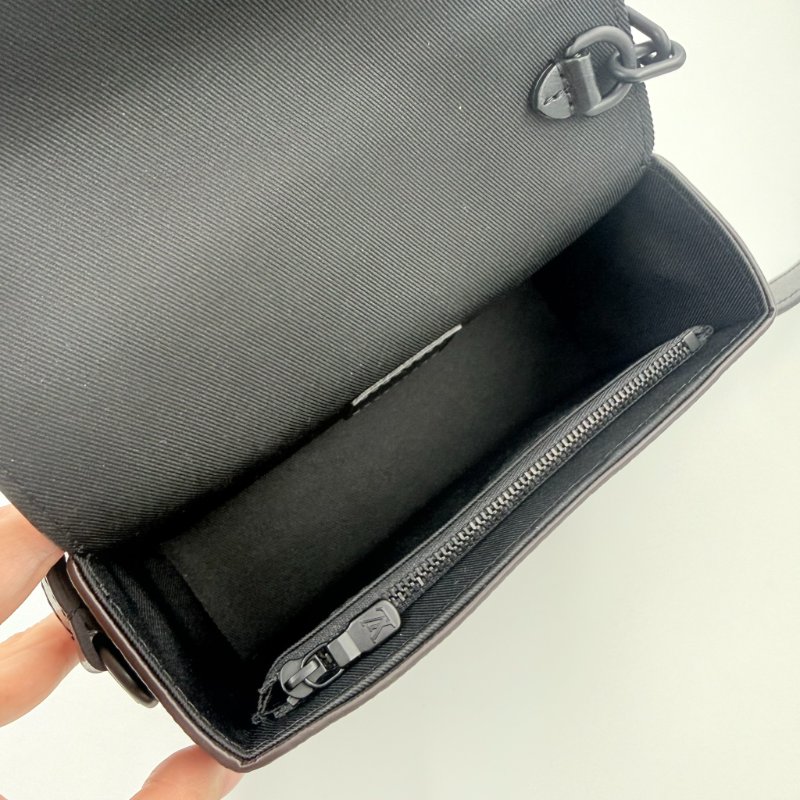 Louis Vuitton -原花拚黑色牛皮Steamer插釦斜背包-13