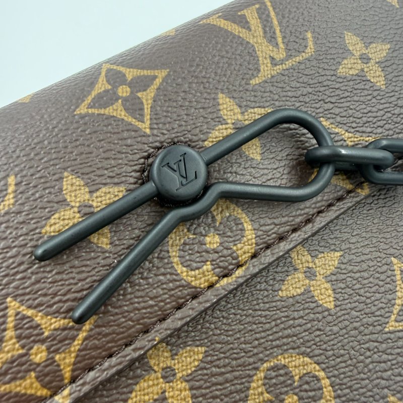 Louis Vuitton -原花拚黑色牛皮Steamer插釦斜背包-17