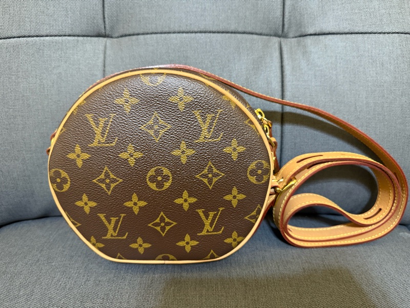 LV 經典老花軟圓餅包 M45578-1