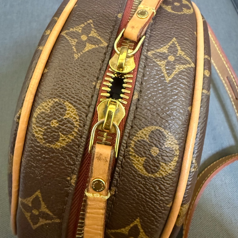 LV 經典老花軟圓餅包 M45578-15