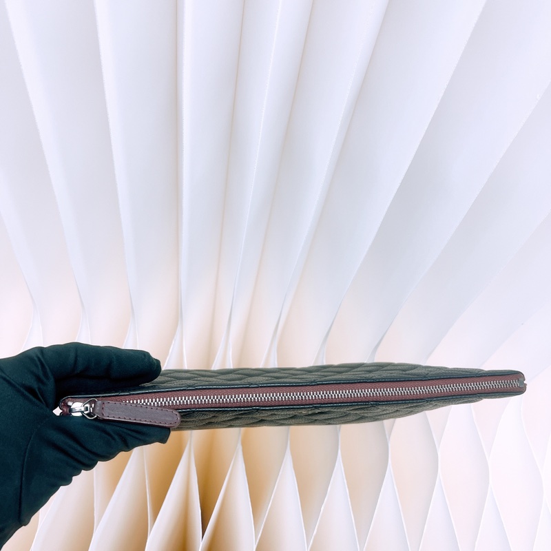 Chanel 經典黑銀牛皮手拿包-7