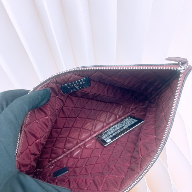 Chanel 經典黑銀牛皮手拿包-8