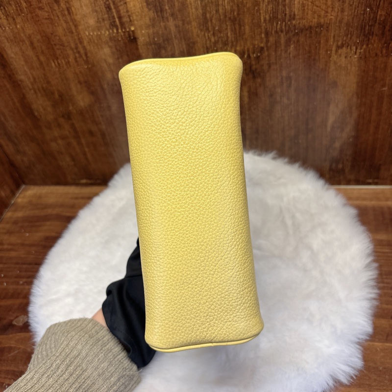 Celine 黃色化妝包-3