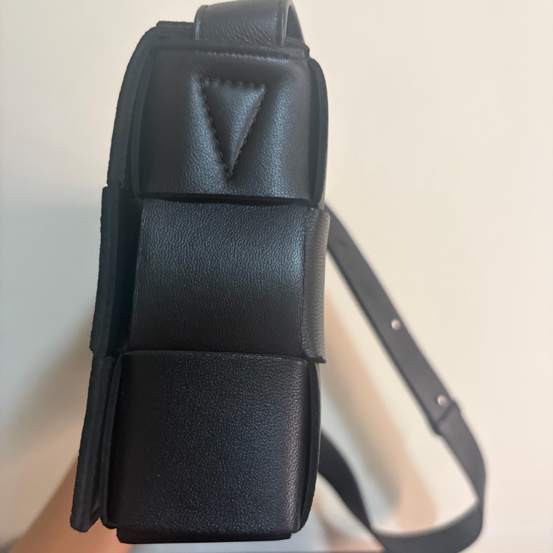 BOTTEGA VENETA 寶緹嘉 CASSETTE系列經典編織小羊皮磁釦斜背包-2