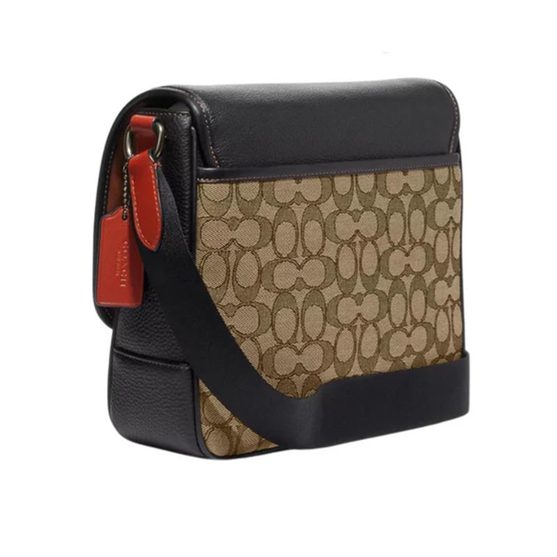 【COACH】緹花拼接皮革翻蓋斜背包-卡其黑-1