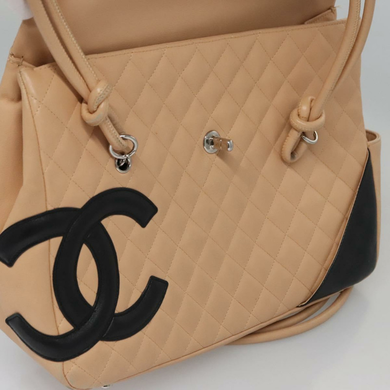 【日本直送】香奈兒 (CHANEL) 絎縫 Cambon 系列單背包，米色皮革，銀色雙C標誌，正品編號 110229SAV-22