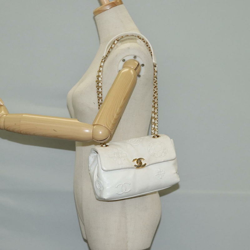 【日本直送】香奈兒鏈條肩背包 漆皮 白色 金色 CC 標誌 Auth 118910V-26